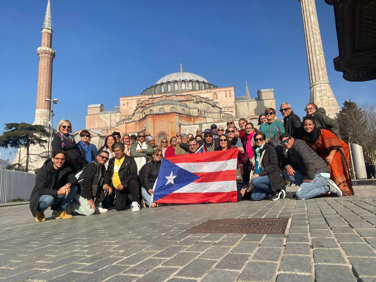Grupo de viajeros en Santa Sofía, Estambul